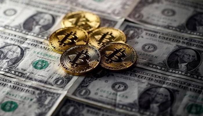 This man is giving out free Bitcoins and Twitterati can't hold the excitement