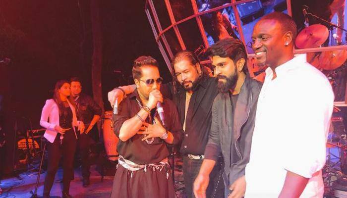 Akon sings Mika's upcoming song on stage