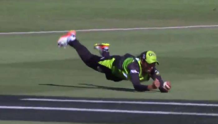 WATCH: Outstanding Harmanpreet Kaur catch seals Sydney Thunder's first WBBL03 win