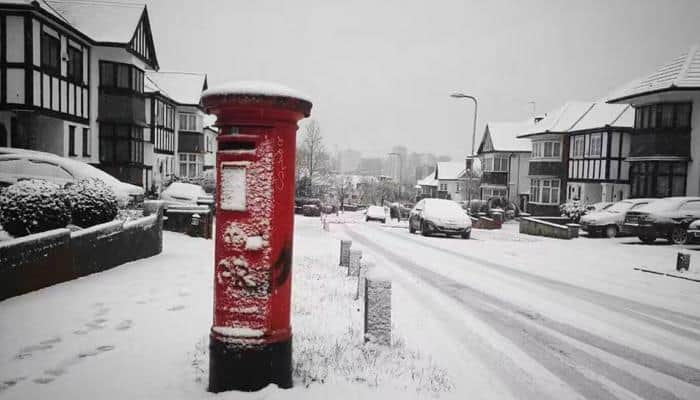 Britain sees heavy snowfall, could disrupt travel massively