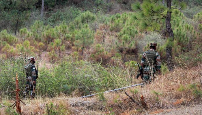 Pakistani forces violate ceasefire along LoC in J&amp;K&#039;s Rajouri, Army officer injured