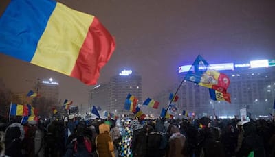 Romanians stage anti-corruption protests to denounce left-wing government