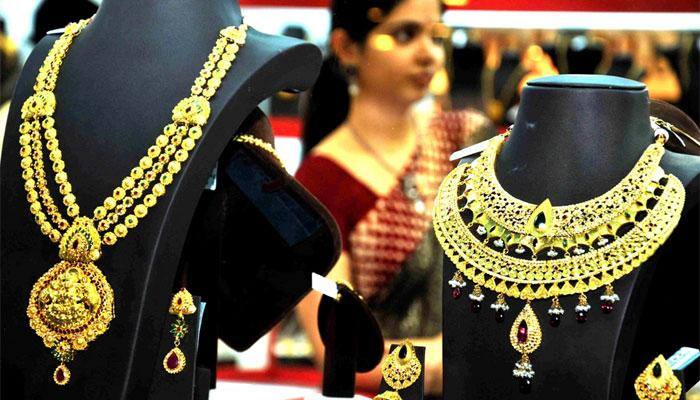 Gold weakens further, settles at Rs 29,580 per ten grams