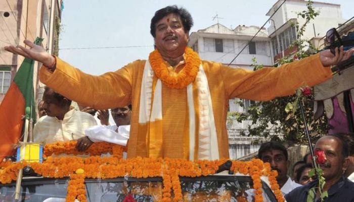 &#039;One-man show, two-men army&#039;: Shatrughan Sinha&#039;s jibe at PM Modi, Amit Shah