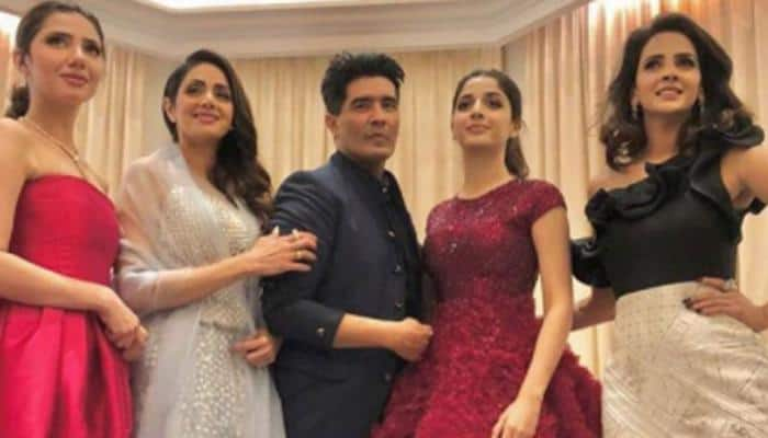 Masala Awards 2017: Manish Malhotra poses with Sridevi, Mahira Khan, Mawra and Saba—pics