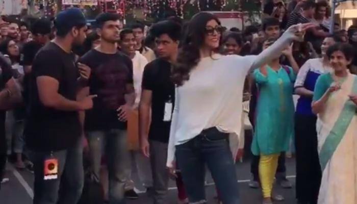 Sushmita Sen dancing with college kids at fest is breaking the internet—Watch