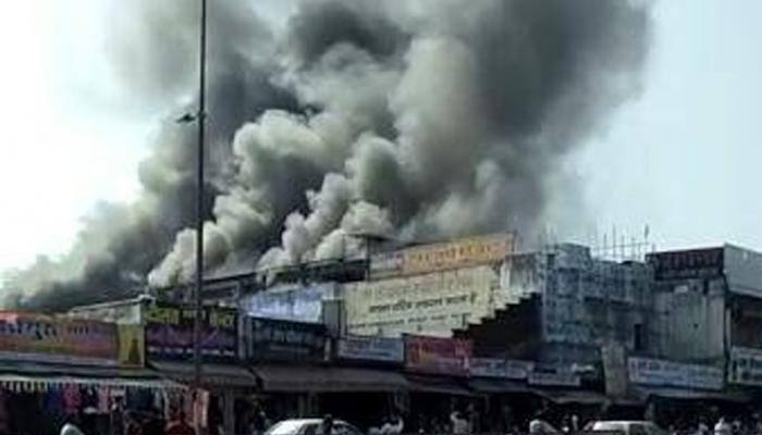 Over 100 shops gutted in Bhopal&#039;s shopping complex fire