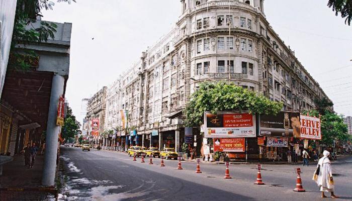 Fire at a parlour near Park Street crossing in Kolkata