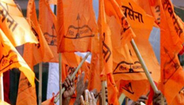 Shiv Sena burns Pakistan&#039;s effigy, demands security for minorities