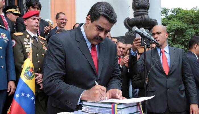 Venezuela may ban main opposition parties from presidential vote