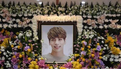 K-pop stars carry suicide singer's coffin