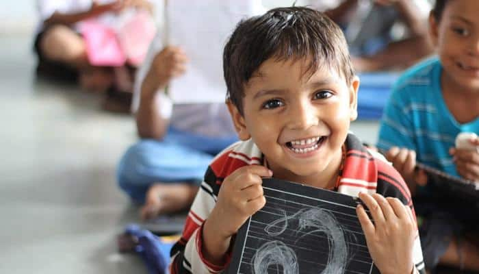 5,300 kids set Guinness record by forming largest human lung