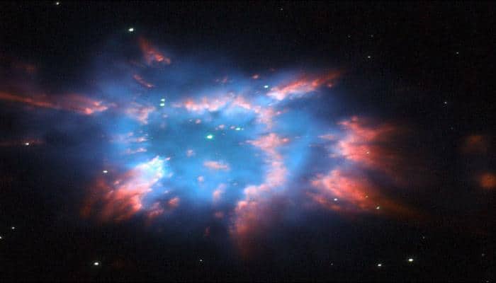 Planetary nebula that looks like &#039;holiday ornament in space&#039;