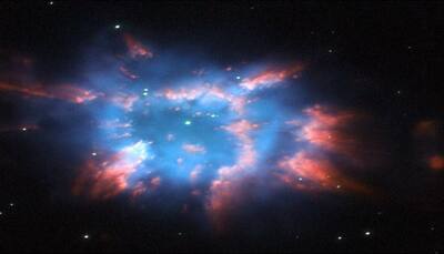 Planetary nebula that looks like 'holiday ornament in space'