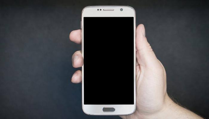 Two bike-borne men snatch Indian diplomat's cell phone in Delhi