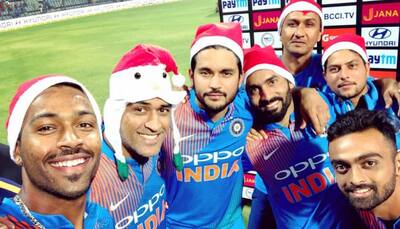 MS Dhoni the 'Santa' wishes Merry Christmas to fans