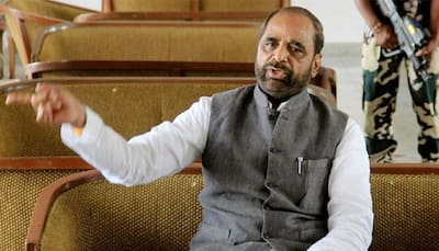 Go join Naxals, so government can shoot you: Hansraj Ahir to doctors absent from hospital event