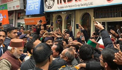 When PM Narendra Modi stopped for a cup of coffee and shook hands with people in Shimla