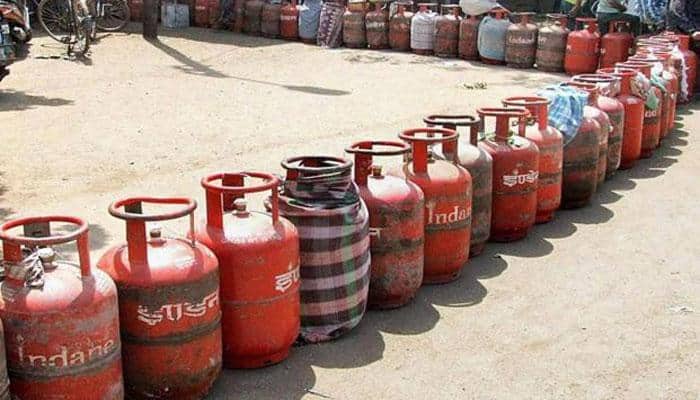 Govt takes back LPG price hike order after &#039;contrary&#039; signal