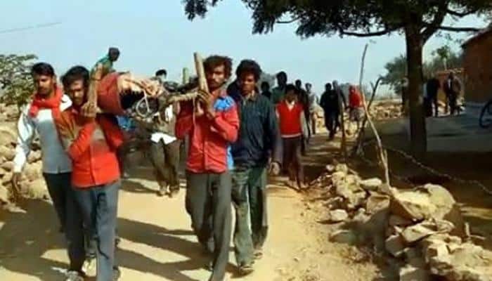 &#039;Jobless&#039; farmer commits suicide, family carries body on cot for post-mortem in MP