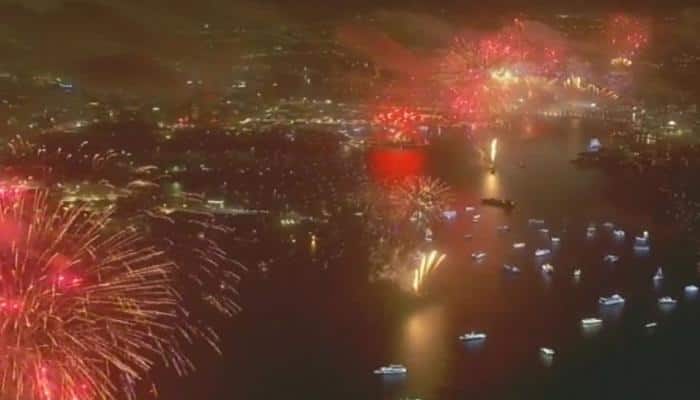 Australia welcomes 2018 with spectacular fireworks in Sydney