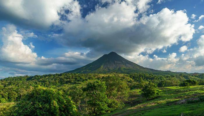 Ten Americans killed when plane crashes and burns in Costa Rica