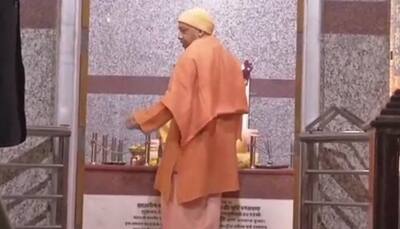 Yogi Adityanath visits Gorakhnath temple, offers prayers