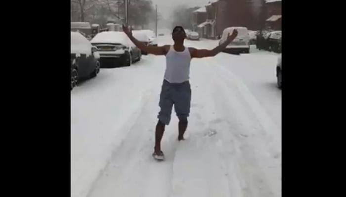 Viral video: Man grooves to &#039;Aa Jao Meri Tamanna&#039; song in the snow wearing vest and shorts