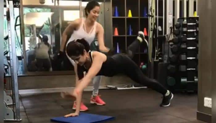 Janhvi Kapoor video bombs Yasmin Karachiwala&#039;s workout session—Watch