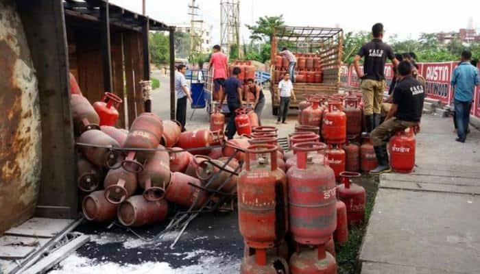 Forget phone and SMS, now book LPG cylinders through Facebook, Twitter