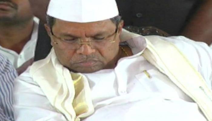 Twitter in splits after Karnataka CM Siddaramaiah dozes off on stage yet again