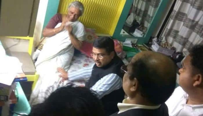 Oil Minister Dharmendra Pradhan meets kin of chopper crash