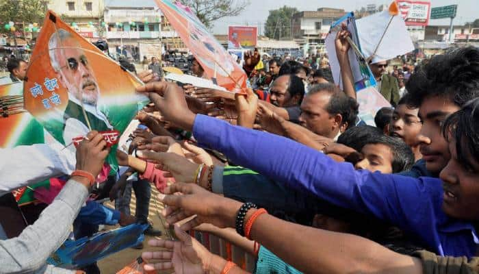 Hundreds of kites with messages for PM Modi, CM Adityanath seen in Agra sky