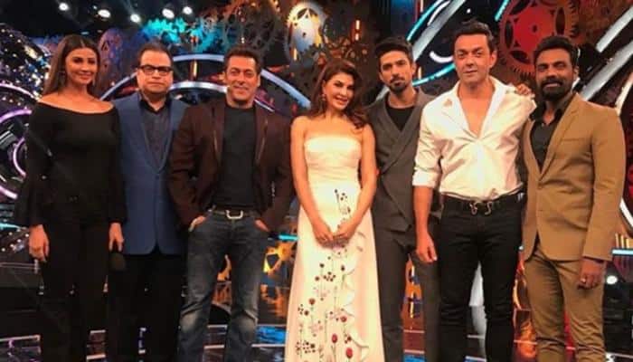 Salman Khan and 'Race 3' team blow kisses at producer Ramesh Taurani on birthday! See pic