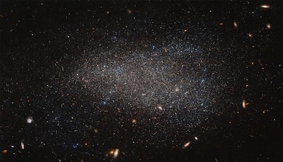 Lonely black hole hiding in giant star cluster identified
