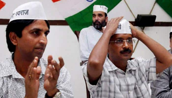 Kumar Vishwas takes shot at Arvind Kejriwal, as AAP&#039;s factional feud resurfaces over disqualification of 20 MLAs