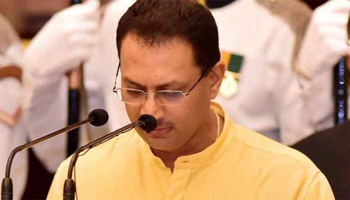 Dalit groups attempt to block Anant Kumar Hegde's car over controversial remark on Constitution