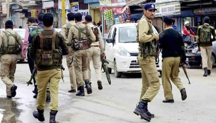 J&amp;K Police sounds &#039;red alert&#039;, asks border residents to shift