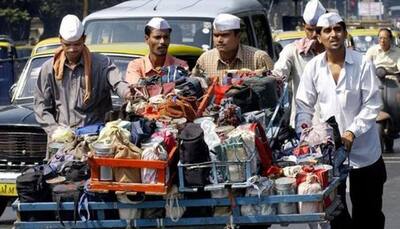 'Dabbawalas' take part in Mumbai Marathon, promote 'Roti Bank'