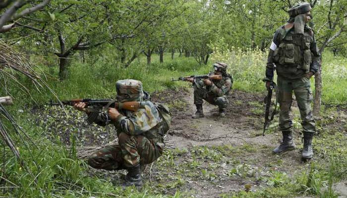 Pakistani troops resort to heavy firing in J&amp;K's Akhnoor, RS Pura; 1 dead