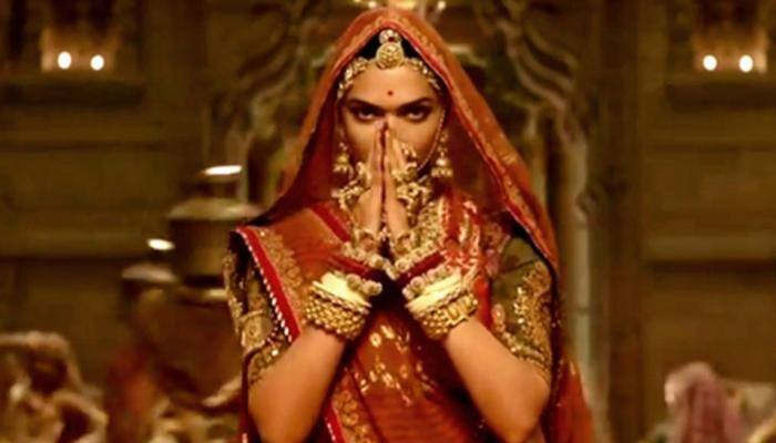 Deepika Padukone seeks blessings at Siddhivinayak temple ahead of 'Padmaavat' release—Watch