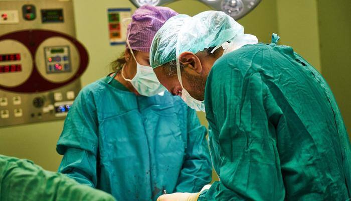 Indian-American doctor tries to strangle nurse; arrested