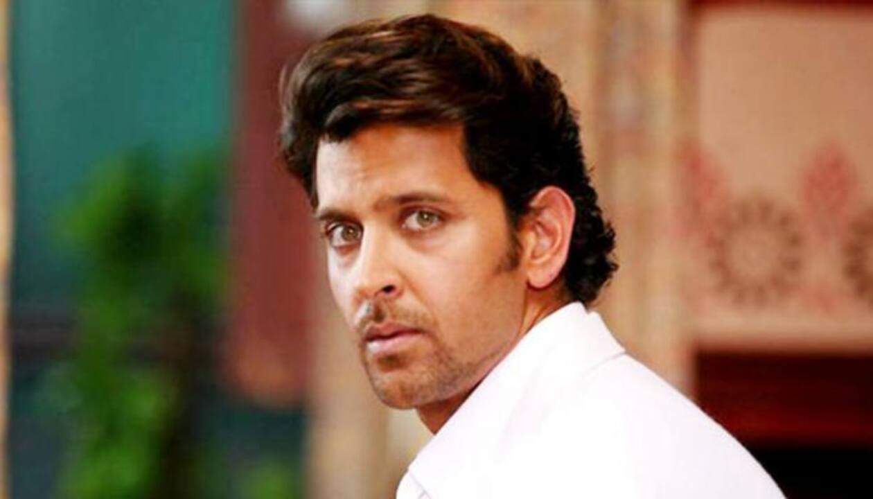 Hrithik Roshan Celebrates Grandfather S 92nd Birthday Former Wife Sussane Khan Joins Bash People News Zee News