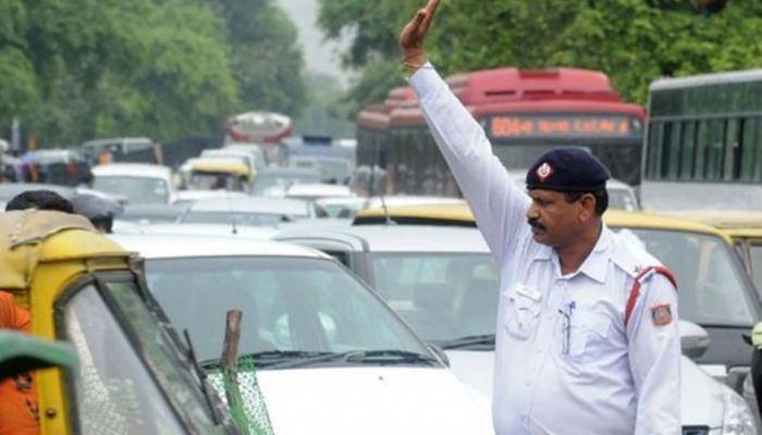 'Drunk' policeman rams vehicle into scooter, two injured