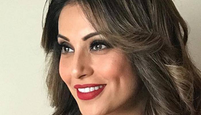 Bipasha Basu spills glamour in an outfit for Lakme Fashion Week—Watch video