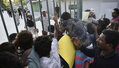 Maldivian crisis: Agitators open prison gate where 12 MPs being held