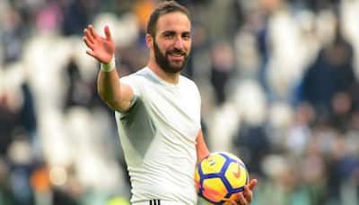 Serie A: Napoli stay top as Gonzalo Higuain hits hat-trick in Juventus rout