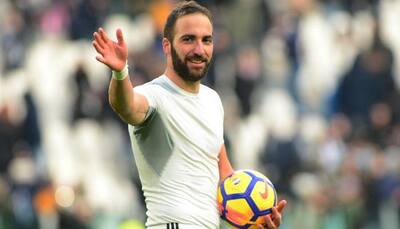 Serie A: Napoli stay top as Gonzalo Higuain hits hat-trick in Juventus rout