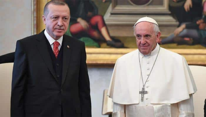 Pope offers peace token in meeting with Turkish President Erdogan