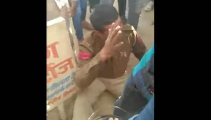 Drunk cop on duty tries to molest girl, gets thrashed by locals